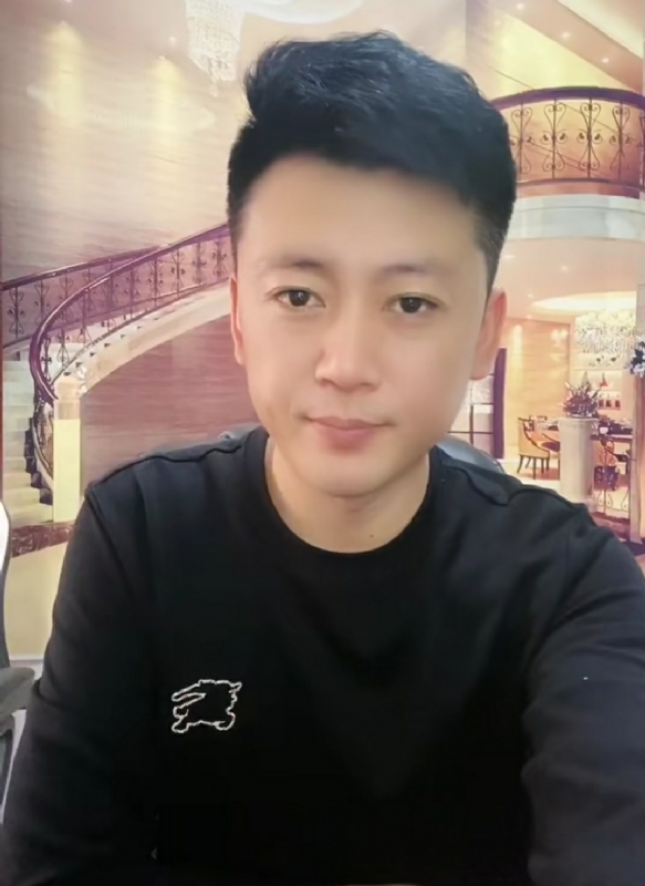 屋顶拾荒人的第三张照片--云浮相亲服务中心