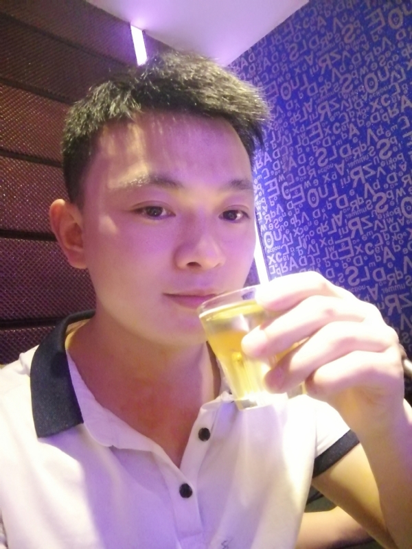 幸福的拥抱的第一张照片--云浮相亲服务中心